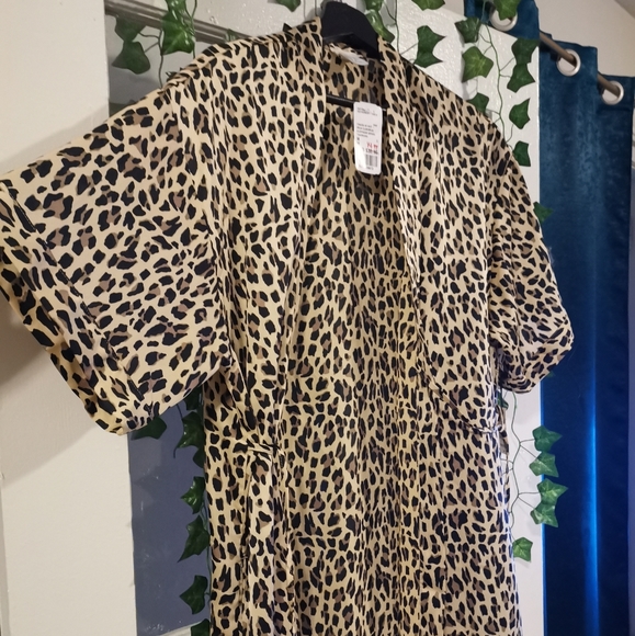 🆕 Forever21 Sleepwear Silky Short Sleeve Cover-up - Picture 1 of 11